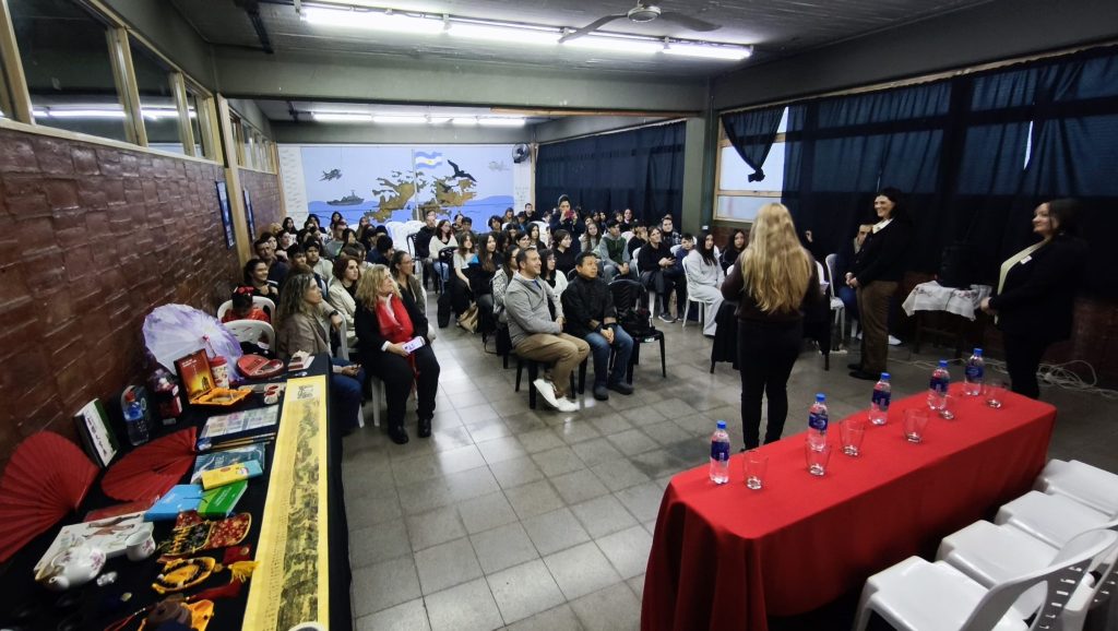 Chino mandarín: docentes y estudiantes del Instituto Confucio analizaron la experiencia educativa de su aprendizaje