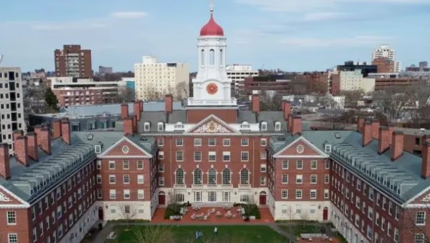 Harvard acepta pagar US$ 53 millones después de que el gerente de la morgue vendiera partes de cadáveres