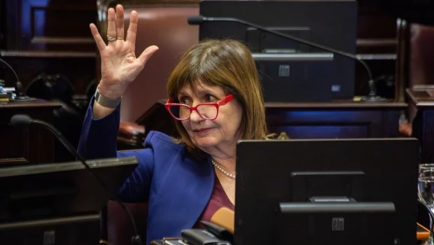 Bullrich eligió a Lali para un sugestivo video en medio de la tensión con el gobierno