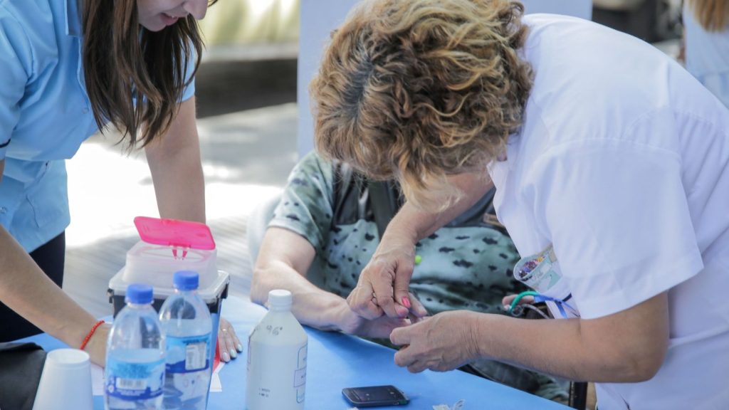 El Ministerio de Salud y Deportes impulsa un nuevo régimen voluntario para el personal sanitario
