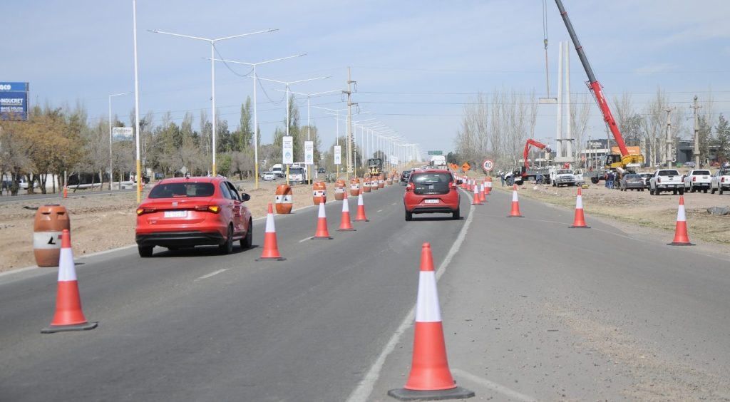 Obras en el Acceso Sur: avanzan las tareas de pavimentación y tendido eléctrico mano al Norte