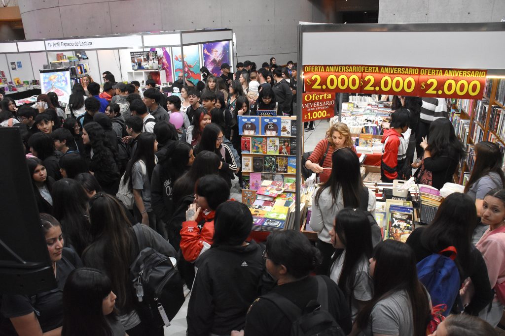 Martes con grandes invitados nacionales en la Feria del Libro