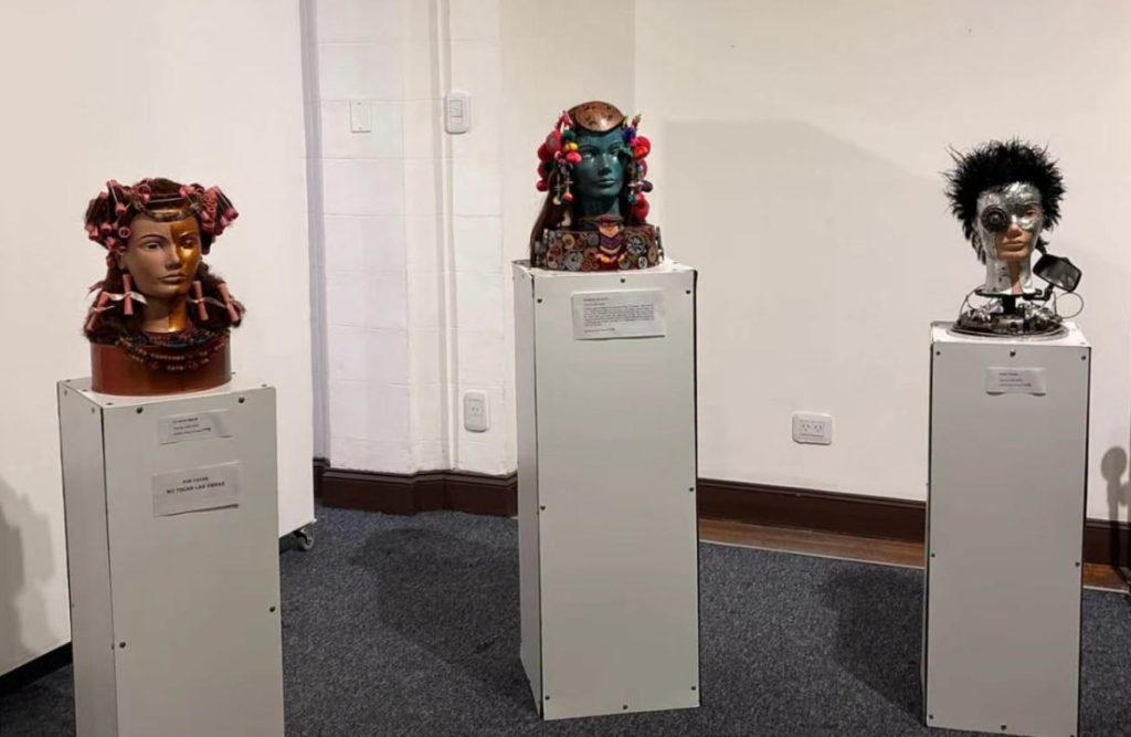 Quedó inaugurada la muestra «El paso de Hybris», exposición de obras de la artista Cristina Eliana Pérez