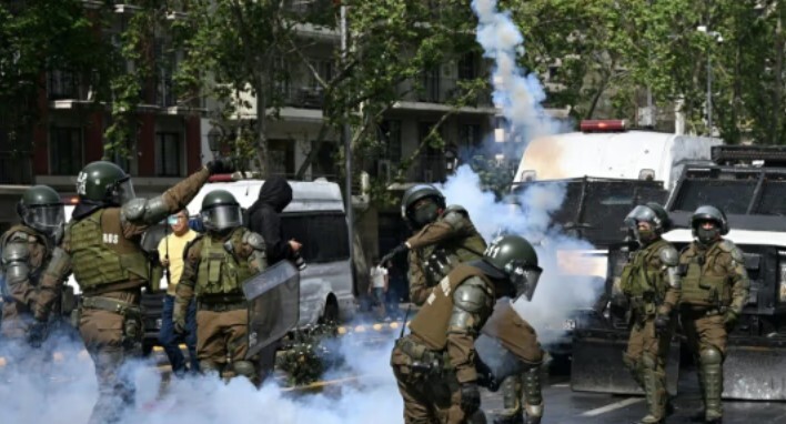Chile: al menos 17 detenidos tras choques entre estudiantes y la policía en protesta contra posibles recortes en educación